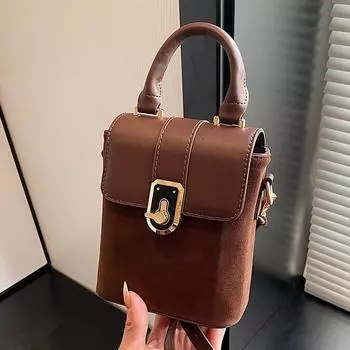 Сумка женская 2024 года, новая модная высококачественная матовая ретро-сумка-мессенджер, нишевый дизайн, портативная маленькая квадратная сумка коричневый