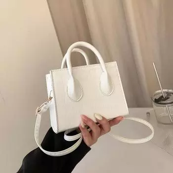 Сумка женская 2024 года популярная новая мода крокодиловый узор портативная маленькая квадратная сумка нишевая универсальная сумка через плечо белый