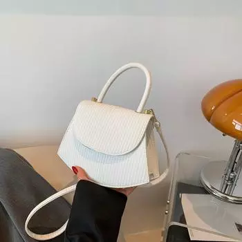 Сумка женская 2024 модная новая сумка с лазерным узором под крокодила в европейском и американском стиле повседневная сумка для поездок на работу маленькая квадратная сумка чёрный