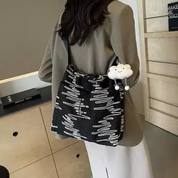 Сумка женская 2024 новая красивая модная повседневная индивидуальная красивая сумка для поездок на работу через плечо сумка через плечо чёрный