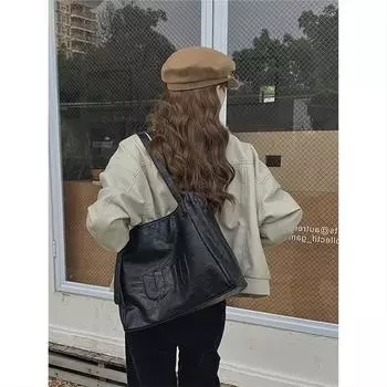 Сумка женская 2024 новая сумка-тоут ins повседневная сумка через подмышку осень и зима новая ретро сумка через плечо большой емкости прилив чёрный
