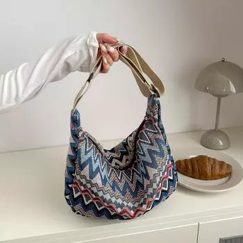 Сумка женская 2024 новая весенняя сумка через плечо большой емкости сумка-пельмень повседневная простая модная широкополосная сумка через плечо without pendant чёрный