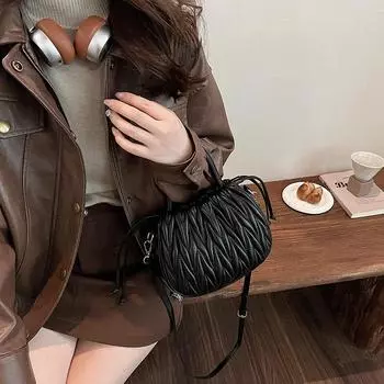 Сумка женская 2024 осень и зима новый тренд сумка-ведро ромб сложенная женская сумка сумка через плечо сумка через плечо хаки