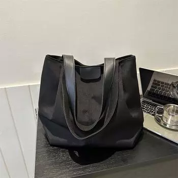 Сумка женская 2024 осень новая стильная простая большая вместительная сумка-тоут для отдыха и путешествий студенческая классная сумка через плечо чёрный