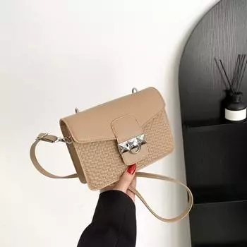 Сумка женская 2024 ранняя весна новая популярная модная однотонная маленькая квадратная сумка повседневная простая сумка через плечо прилив чёрный