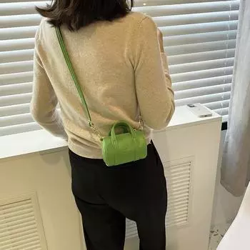 Сумка женская 2024 весна новая одно плечо косая сумка нишевый дизайн сумка простая и модная одно плечо сумка женская чёрный