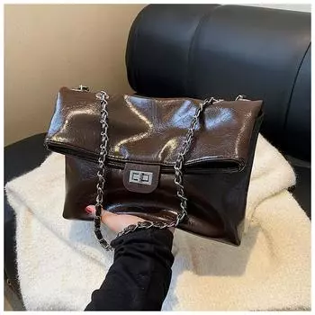 Сумка женская большой емкости 2024 осень на новый модный популярный пригородный цепной плечевой кроссбоди сумка чёрный