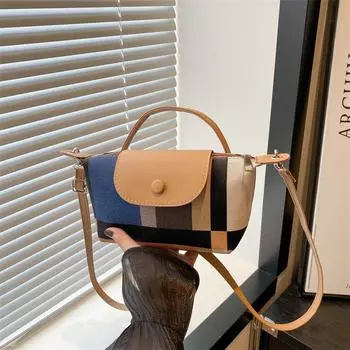 Сумка женская летняя 2024 года, новая нишевая модная сумка для мобильного телефона, повседневная маленькая квадратная сумка женская простая модная сумка-мессенджер чёрный