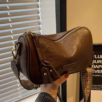 Сумки Boston пользуются популярностью в этом году, осенью и зимой 2024 года, новая нишевая дизайнерская ретро-сумка через плечо, сумка-подушка чёрный