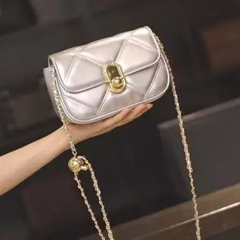 Сумки через плечо в моде среди женских летних сумок для мобильных телефонов, небольших квадратных сумок на одно плечо и рабочих сумок серебряный