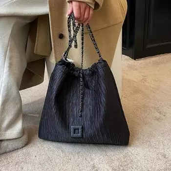 Сумки-тоуты для женщин, плиссированные, большой емкости, наплечные сумки-ведра, новые роскошные дизайнерские сумки 34x33x7cm чёрный