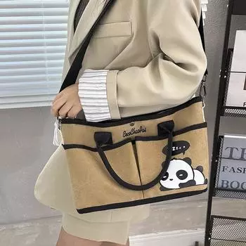 Сумку из холста с милым принтом панды можно носить через плечо, а материал холста прочный и долговечный.
