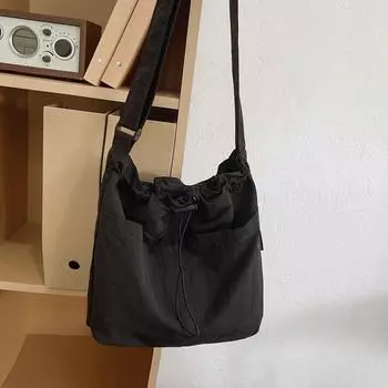 Summer new large-capacity nylon drawstring pleated shoulder bag travel leisure messenger bucket bag чёрный