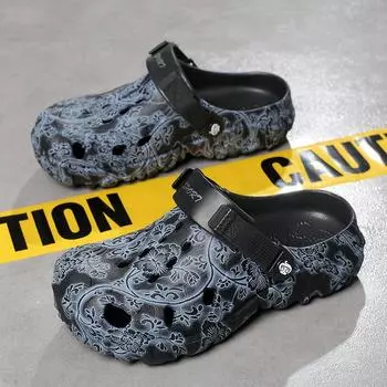 Summer new stepping on shit feeling men s bag head hole shoes platform wear two wear beach slippers slippers 40