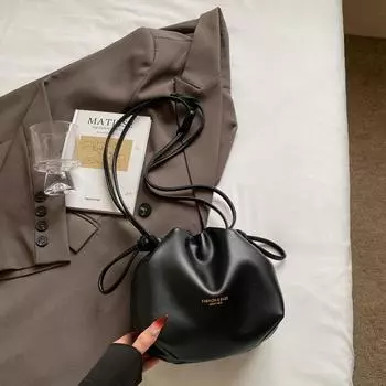 Summer niche pleated bag women s new casual versatile messenger bag popular bucket bag