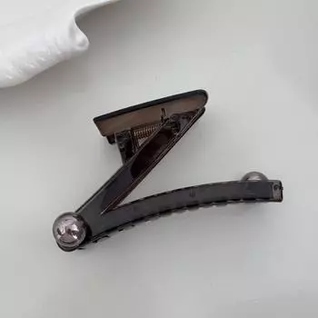 Summer niche Z-character temperament pearl large grab clip women new hairpin back head shark clip headdress accessories pin