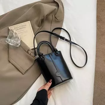 Summer Popular Popular Small Bag Women s 2025 New High-Grade Versatile Messenger Bag Exquisite Portable Bucket Bag Black without pendant