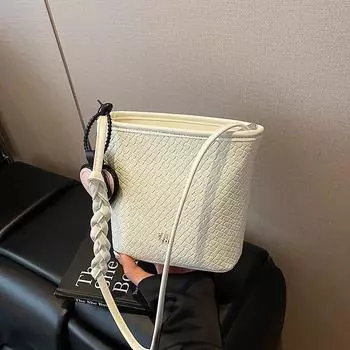 Summer shoulder small bag women s new trend fashion bucket bag versatile messenger woven bag