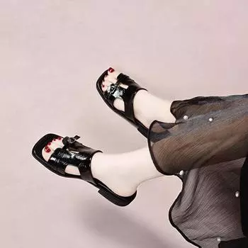 Summer slippers women s outer wear new open-toed flat-bottomed sandals belt buckle hollow design sense niche women s slippers 34