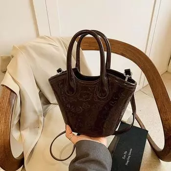 Summer Super Popular Niche Embossed Bag Women 2025 New Versitile Fashion Messenger Bag High-Grade Portable Bucket Bag Coffee color without pendant