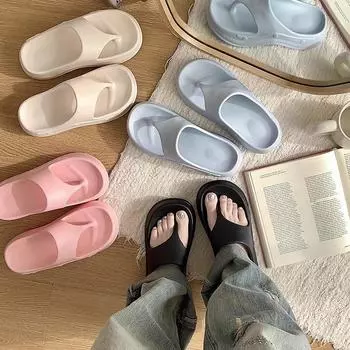 Summer women s outdoor beach slippers, non slip and comfortable shower slippers, women s flat sandals 35-36