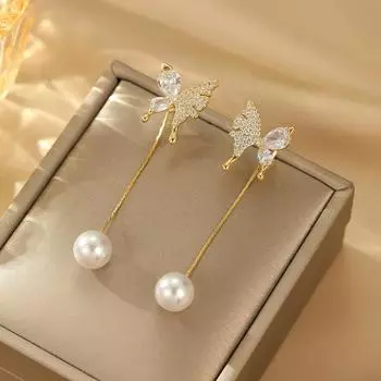 Super Fairy, Two Wearing Butterfly Pearl Fringed Earrings Full Of Diamonds, Femininity Showing Face And Thin Stud Earrings. 14k