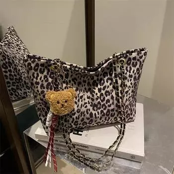 Super fire leopard print tote bag women s autumn and winter 2025 fashion shoulder bag large capacity handbag