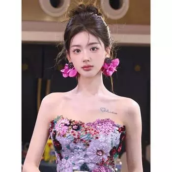 Свадебная мода Индивидуальность Ткань Макияж Платье Серьги A1574 model with flower stud earrings