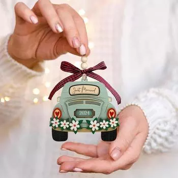 Свадебные подарки Первое Рождество Супружеские украшения Деревянная подвеска для автомобиля/украшение дома Mr. И миссис. Подарок для новобрачной A