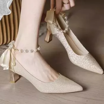 Свадебные туфли цвета шампанского Свадебные туфли не устали от главного показа свадебных платьев Две пары надевают туфли подружек невесты на высоком каблуке с одной пуговицей в стиле Мэри Джейн 34