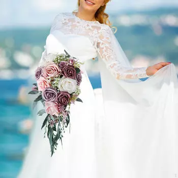 Свадебный букет для невесты. Романтическая вечеринка с искусственными цветами.