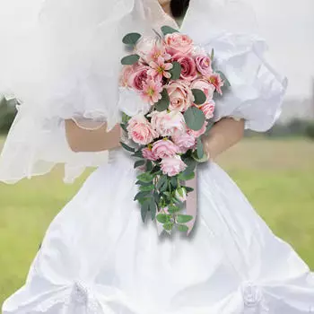 Свадебный букет невесты Свадебные цветы в руках для церемонии