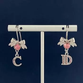Sweet And Gentle, High-End Sense, Light Luxury Temperament, Ear Jewelry, Pink Diamond Inlaid Bow Cd Letter Earrings серебряный