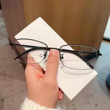 Сверхлегкие, модные и повседневные деловые мужские очки в полуоправе с матовой оправой можно сочетать с очками для пресбиопии, отпускаемыми по рецепту