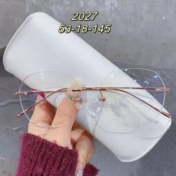 Сверхлегкие титановые очки в стиле ретро без оправы могут быть оснащены синей многоугольной оправой для защиты от близорукости