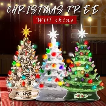 Светящаяся керамическая рождественская елка с небольшим керамическим рождественским декором