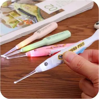 Светящийся инструмент для чистки ушей в форме мультяшной рыбки для взрослых и детей Colorful