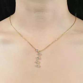 Свежее и блестящее легкое роскошное колье с четырьмя лепестками клевера и цепочкой на ключице золотой