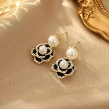 Свежие французские ретро-серьги с камелией и цирконием, женские серьги-гвоздики с нишевым дизайном, белые жемчужные украшения для ушей 14k