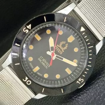 SWISS 40MM TITUS MENS REFURBISHED TURNABLE BEZEL BLACK DIAL WATCH a430805-2 R104-a430805