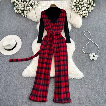 Свободный клетчатый комбинезон с V-образным вырезом и широкими штанинами. Комбинезон с высокой талией. Воротник-стойка. Вязаный топ. Комплект из двух предметов.