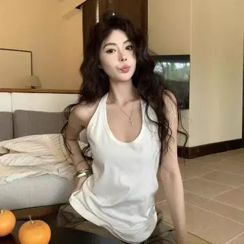 Свободный, удобный в носке летний базовый универсальный топ без рукавов с эффектом халтер-топа. S чёрный