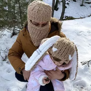 Связанная вручную шапка-ушанка в виде скелета на Хэллоуин