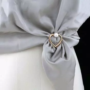 T-shirt Corner Buckle Heart For Girls Women Scarf Buckle Shawl Clip Korean Style Brooch Scarf Ring C