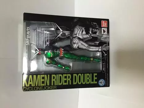 TAMASHII NATIONS SH Figuarts W Cyclone Joker