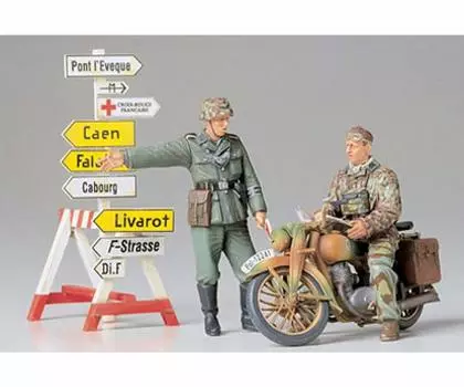 TAMIYA Military Miniature Series German Army Military Motorcycle Field Messenger Set Plastic Model 35241 1/35 No.241