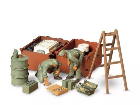 Tamiya Military Miniature Series Набор для обслуживания двигателя немецкого танкового экипажа, пластиковая модель 35180 1/35 № 180