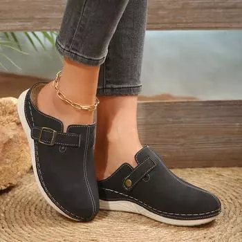 Тапочки Baotou женские летние 2025 года, новые полутапочки Baotou, однотонные, на танкетке, с заклепками и металлической пряжкой, пляжные женские тапочки 36 чёрный