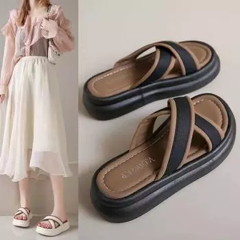 Тапочки из кожи на толстой подошве, женская летняя верхняя одежда 2024 года, новые модные женские тапочки с плоским дном, нескользящие, с мягкой подошвой, классные тапочки 35