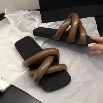 Тапочки летние новые плоские тапочки нескользящие модные серебристые шлепанцы пляжные черные босоножки на платформе с открытым носком 35